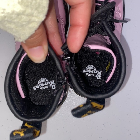 Dr. Martens Girl’s Pink Patent Leather Side Zip Boots Size 9 - Picture 6 of 11